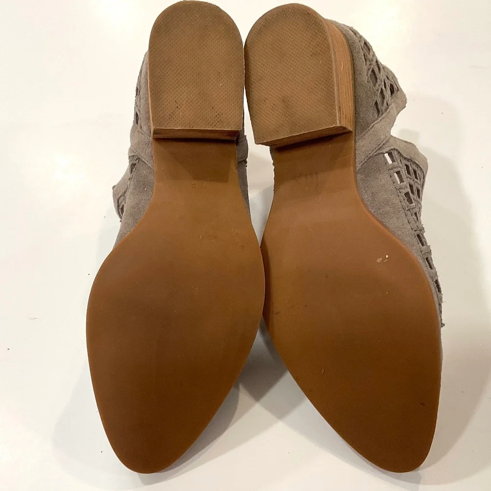 JEFFREY CAMPBELL Taggart Ankle Booties Taupe Suede Size 7.5 Excellent Condition